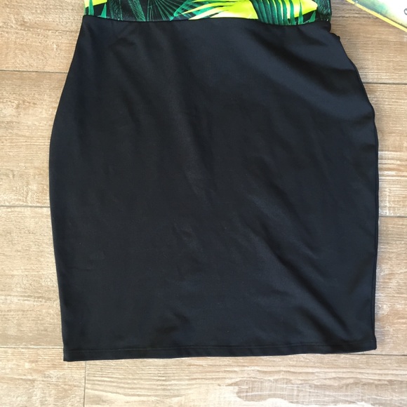 *SOLD*    Fabletics Palm Athletic Bodycon Dress - Picture 3 of 8